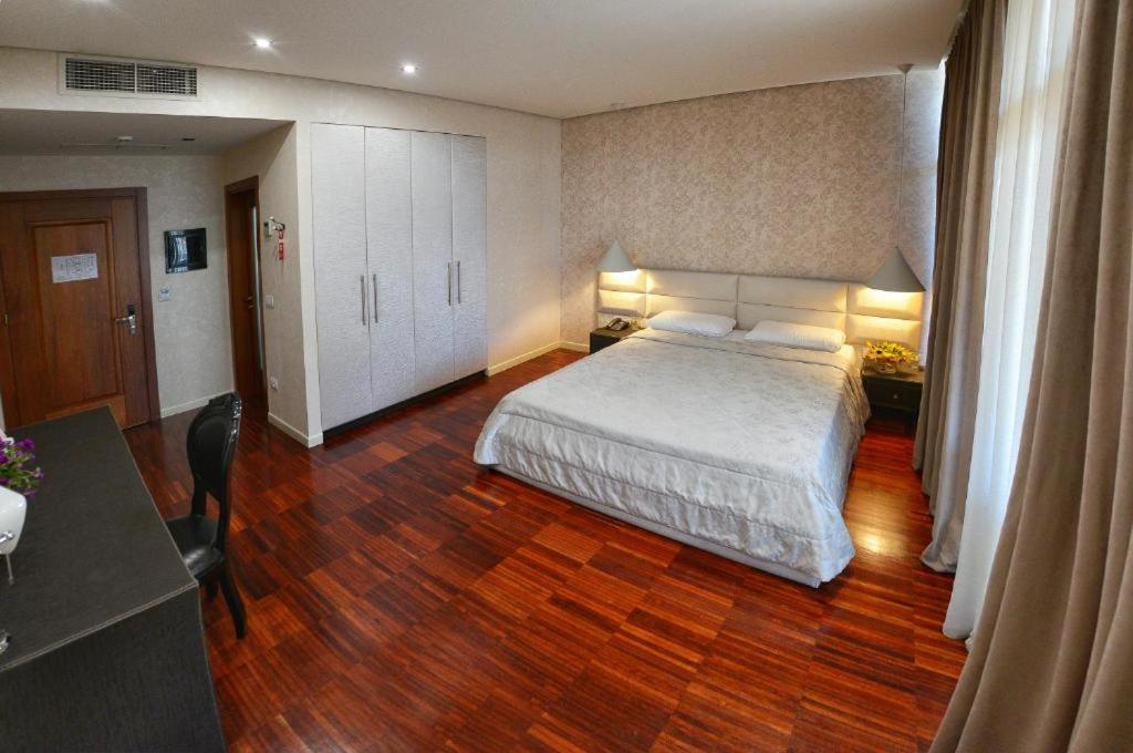 Hotel La Boheme 4*